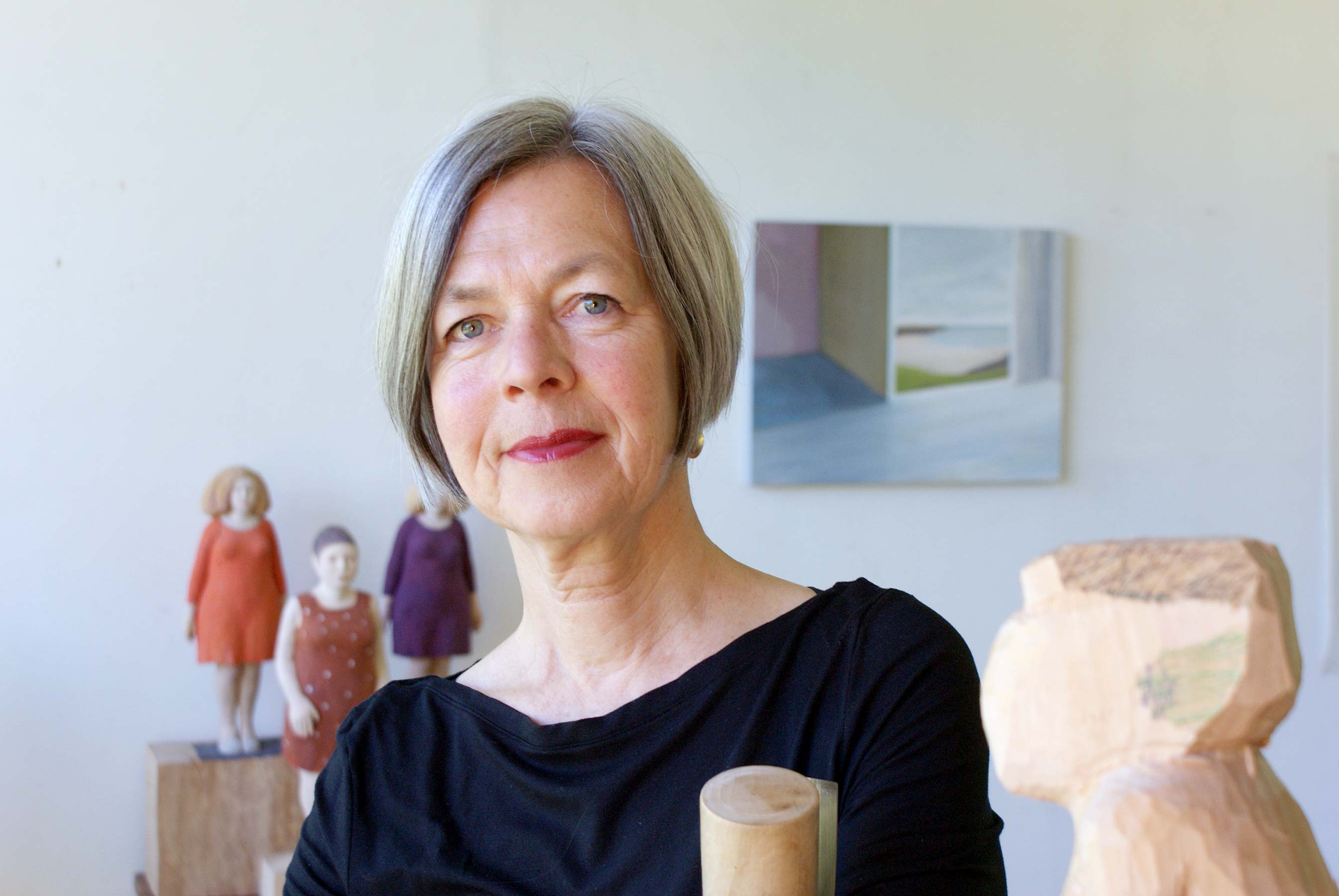 Porträt der Künstlerin Ursula Bucher in ihrem Atelier