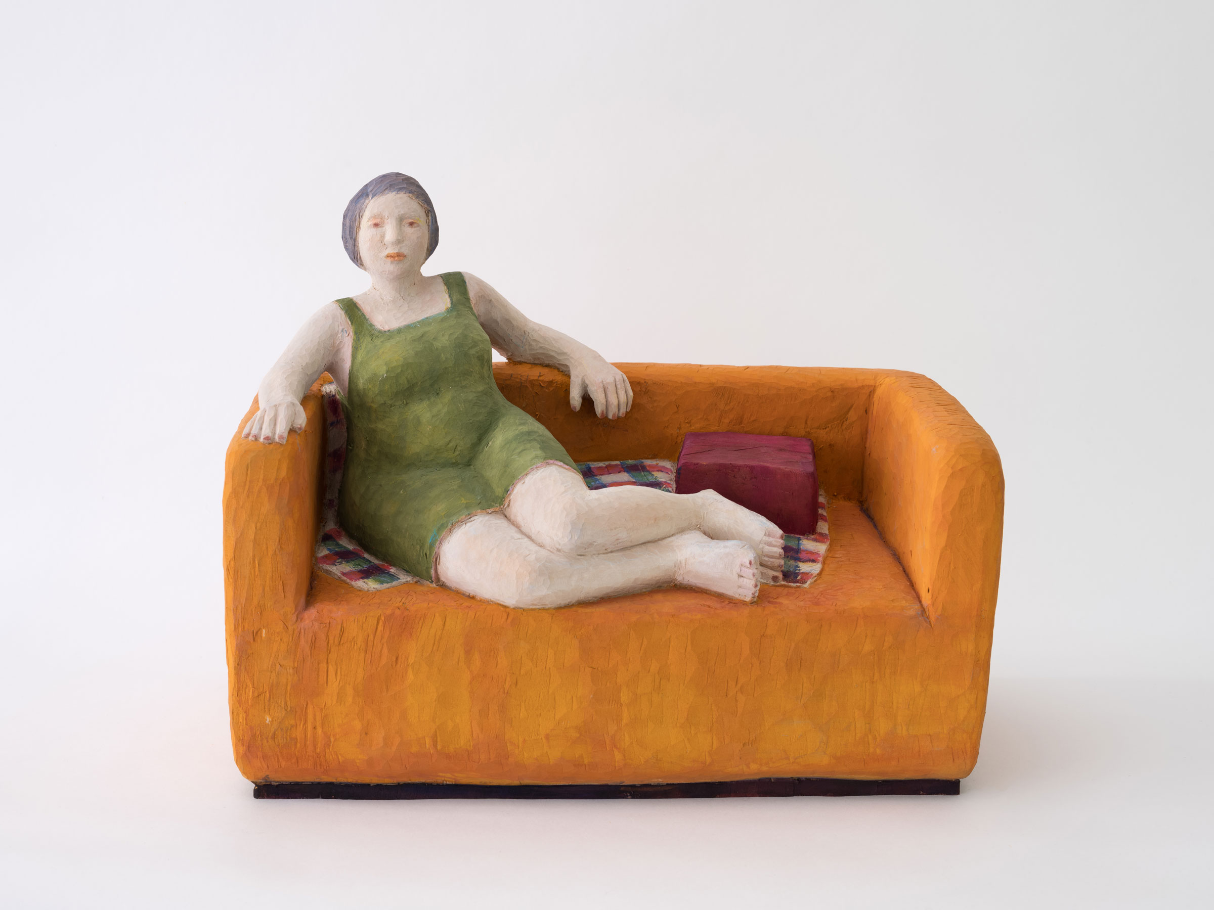 Holzskulptur von Ursula Bucher mit dem Titel: "Ella est là"